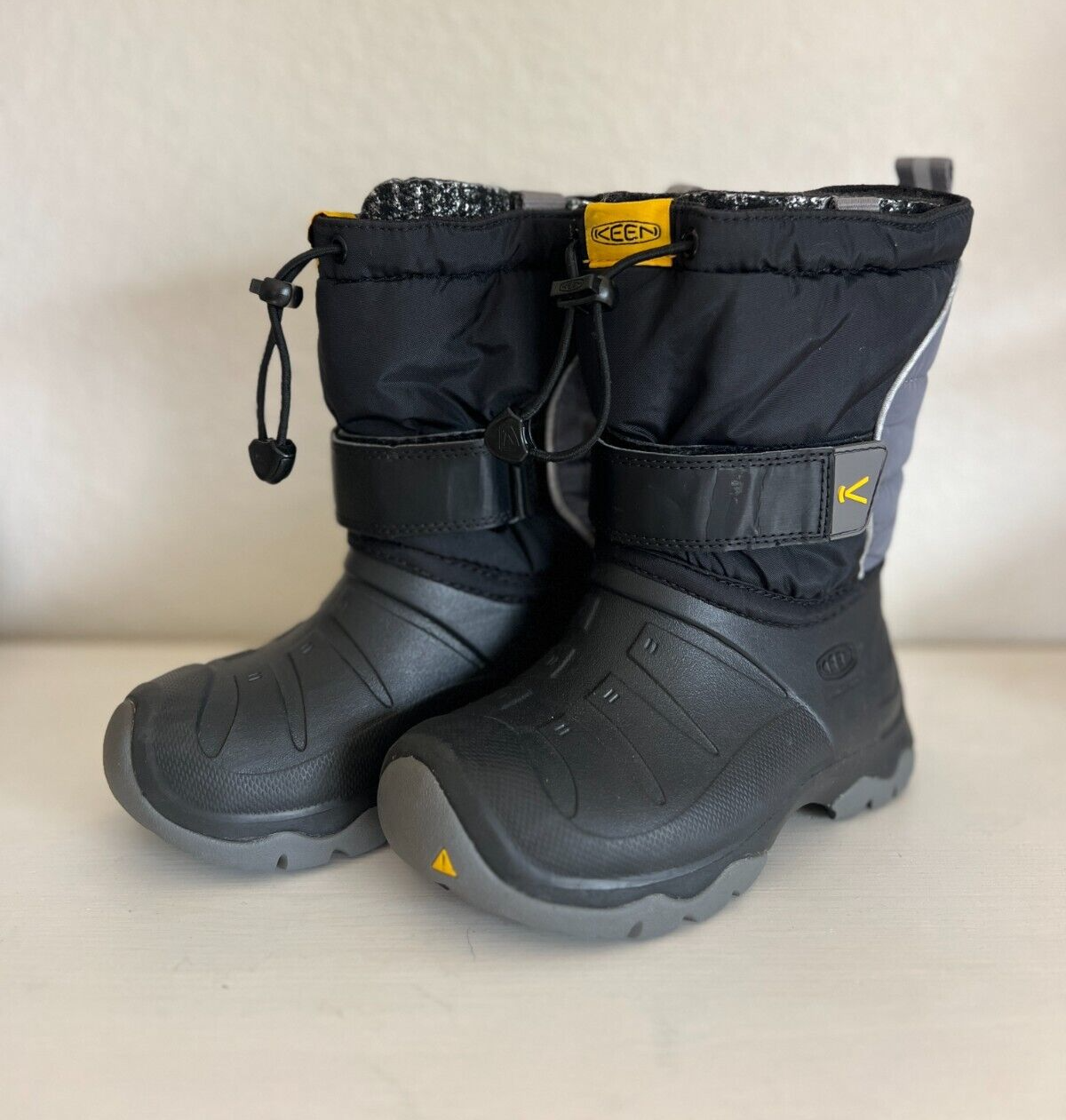 Keen Lumi Boot II Little Kids taglia US 12 EU 30 nero e grigio impermeabile ottime condizioni