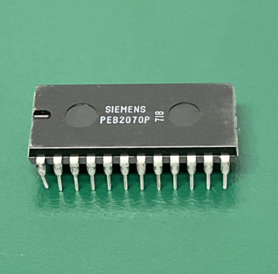SIEMENS ~  PEB2070P ~ ISDN CONTROLLER, 1-FUNC, CMOS, PDIP24