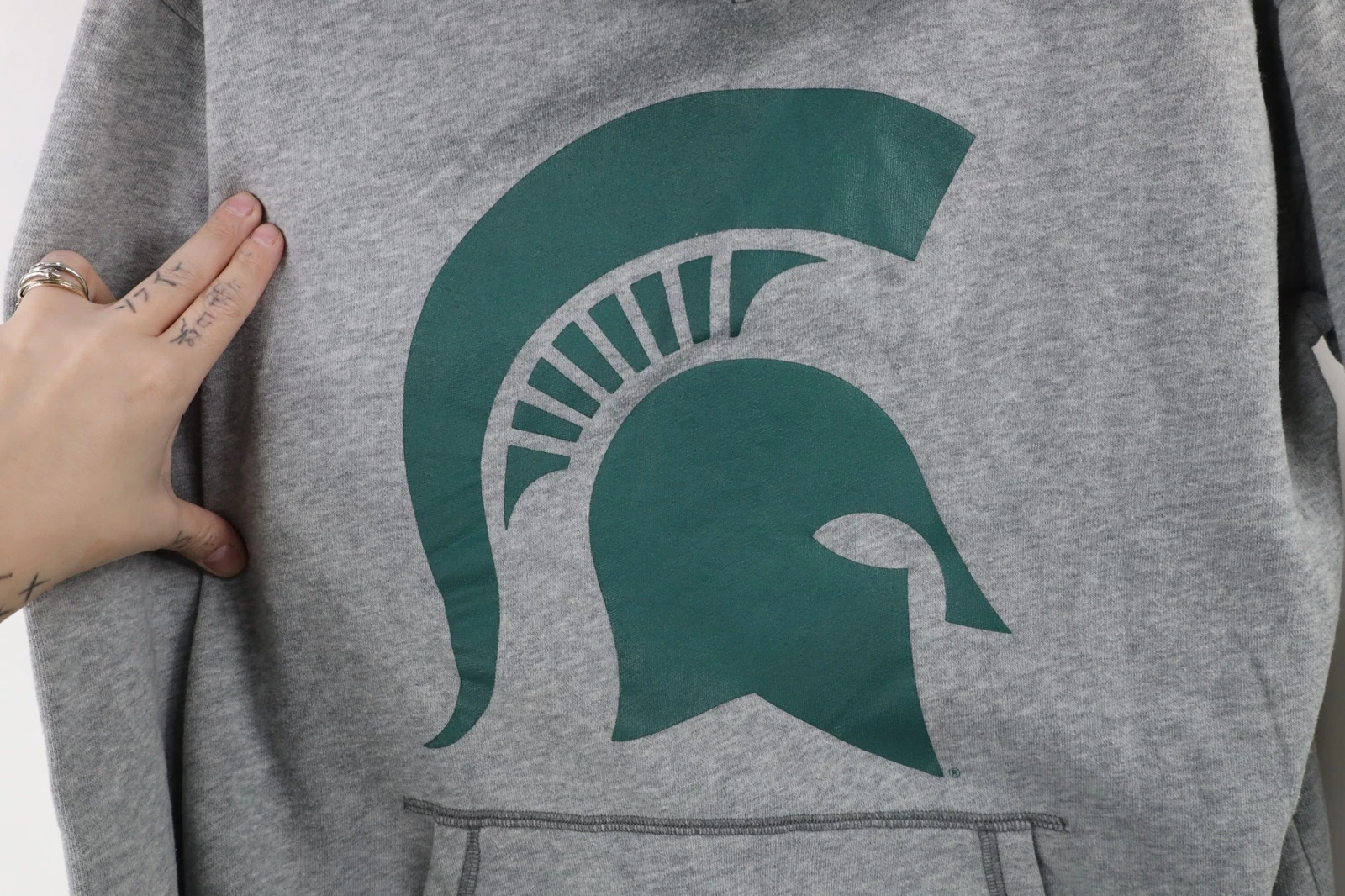 UNDERCOVER Felpa con cappuccio rosa Victorias Secret da donna grande Spell Out Michigan State University