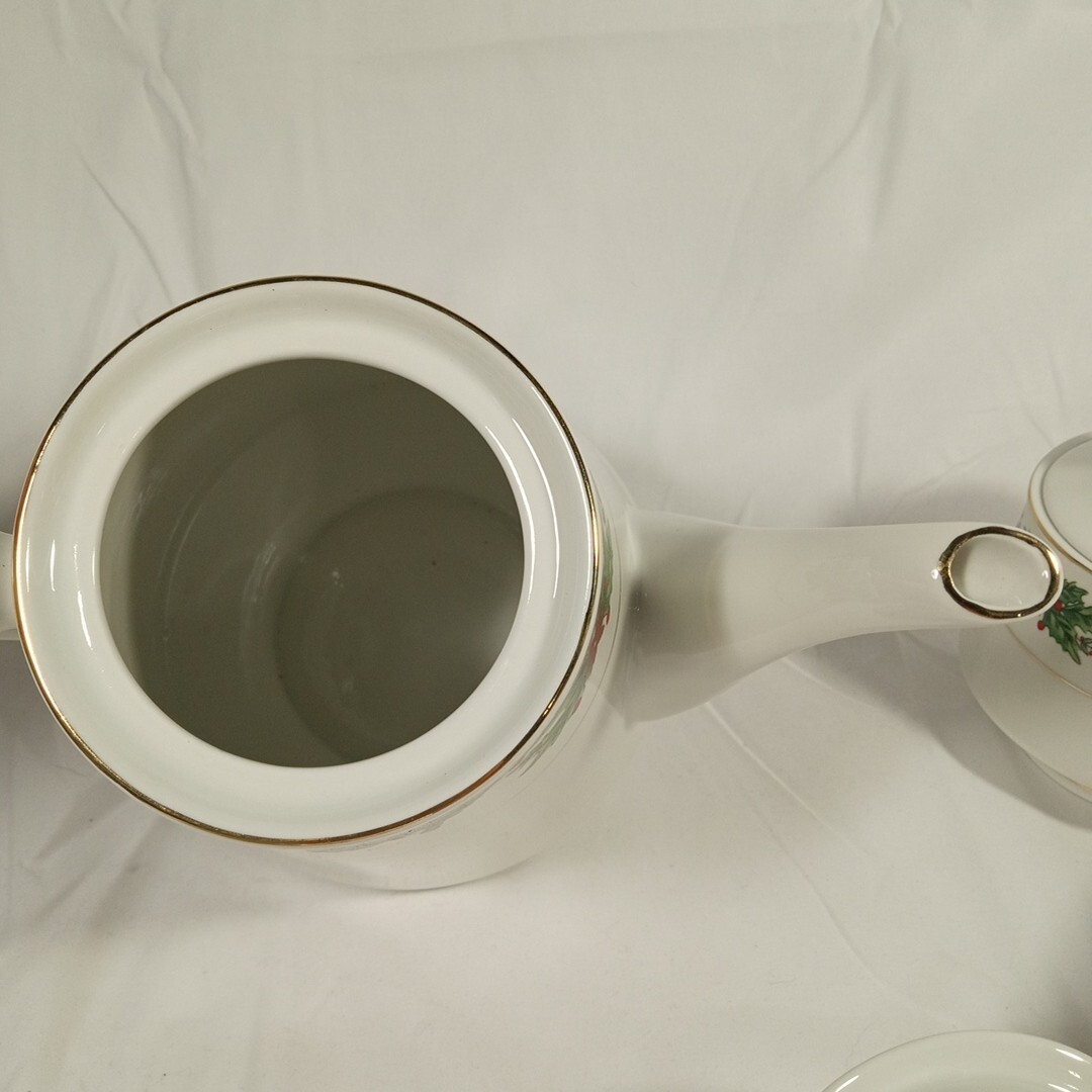 Lynns Fine China Christmas "Poinsettia" Holly Tea / Coffee Serving Set