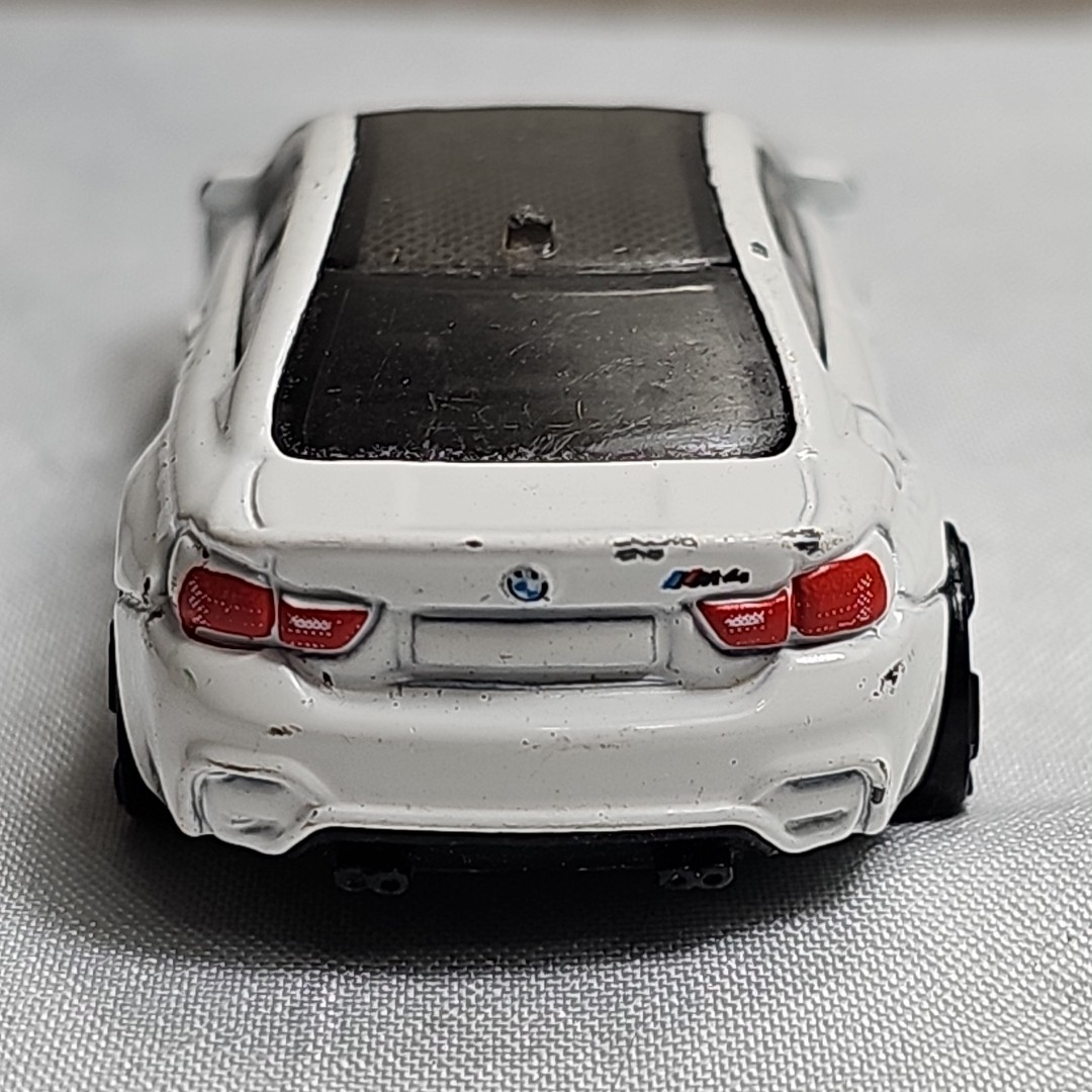 Hot Wheels BMW M4 White 2016 4/5 189/250 TRAP5 Black Carbon Roof