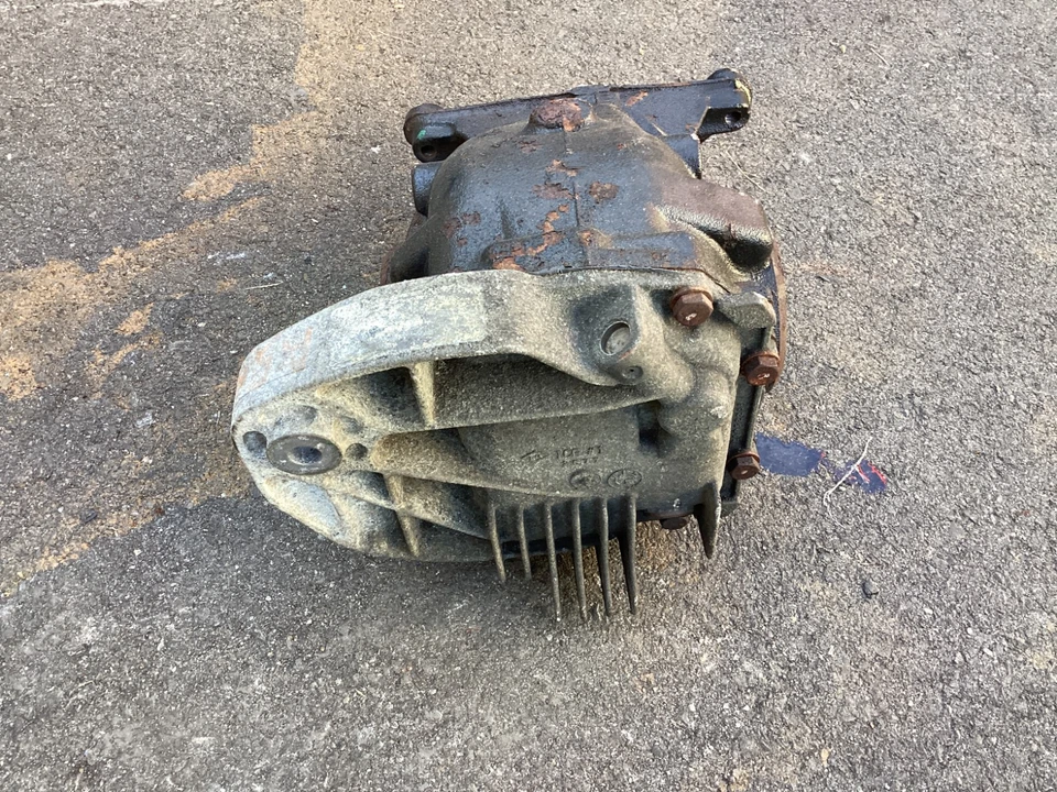 2007 - 2010 BMW X5 E70 Rear Axle Differential Carrier Assembly OEM - Image 2 of 4