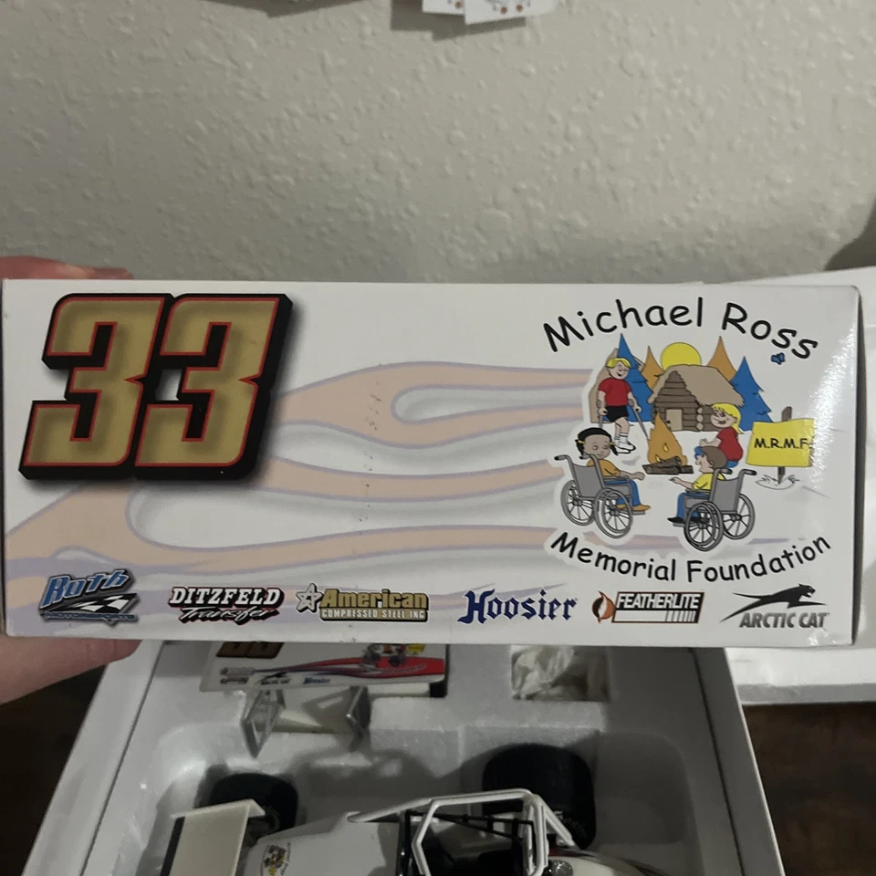1/25 R&R 2007 Danny Lasoski #33 Michael Ross Foundation Sprint Car - Image 3 of 4