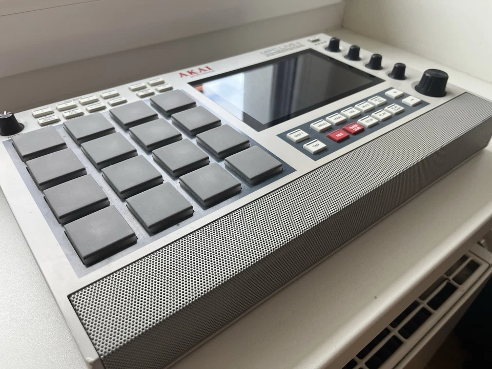 Akai MPC Live 2 Retro Limited Edition with accessories - Sampler, Drummachine - Bild 3 von 4