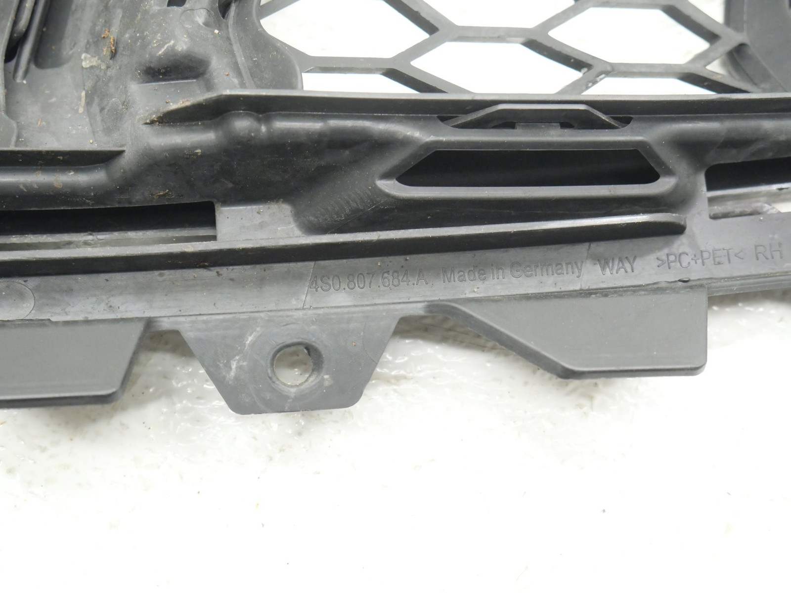 Audi R8 Plus Spyder 2017-2018 Right Mesh P/N 4S0807684A