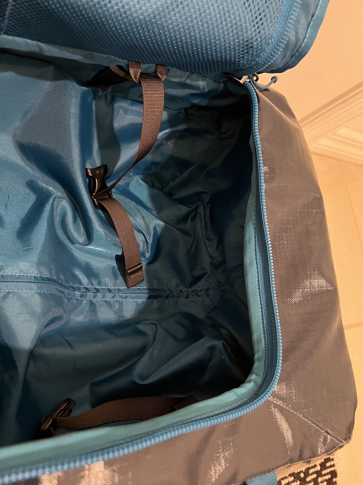 Patagonia Wheeled Duffel Bag Carryon Luggage Travel eBay