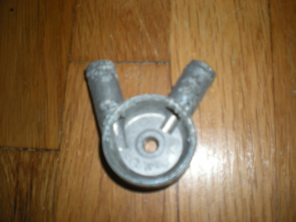 NOS 1975 1976 福特野马 II 恒温扼流圈散热盖 D5ZZ-9A705-A — 第 2/2 张图片