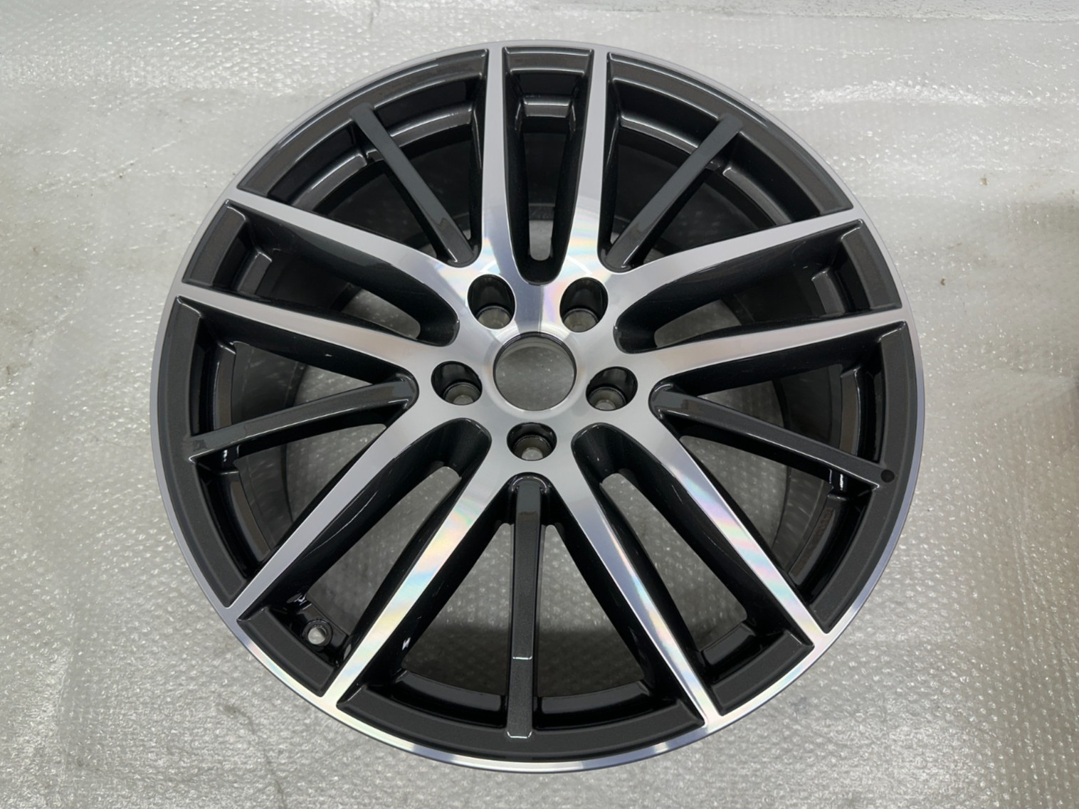 Maserati Ghibli 2014-2021 Front Wheel P/N 980157016