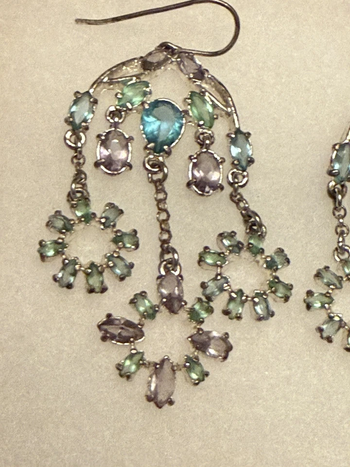 Pendientes Araña Cristal Lavanda Azul Cielo Verde Claro con Metal Tono Plata Foto 3 de 4