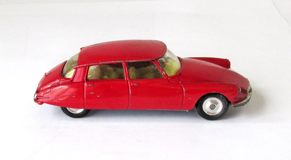 Vintage Corgi #210-S Citroen DS19 1960 - Image 3 of 4