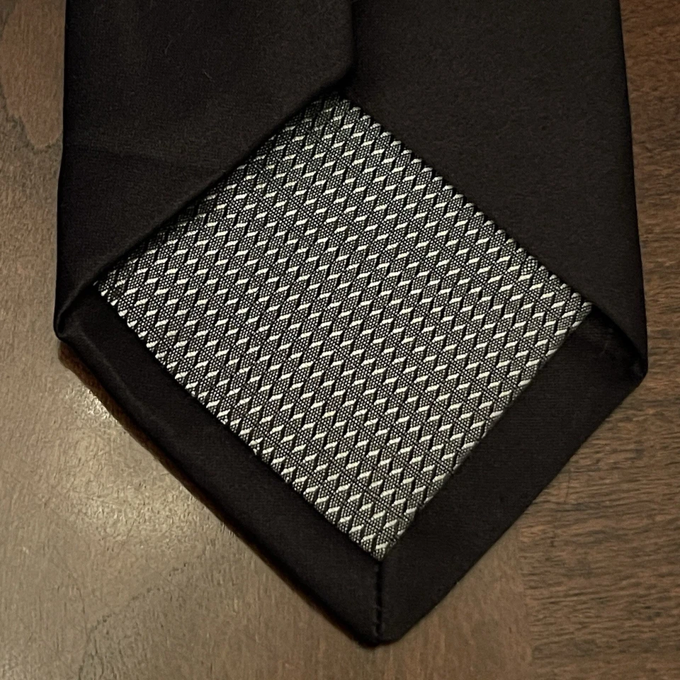 Corbata de cuello Bill Blass Essentials negra hecha a mano de poliéster para hombre hecha en China Foto 2 de 4