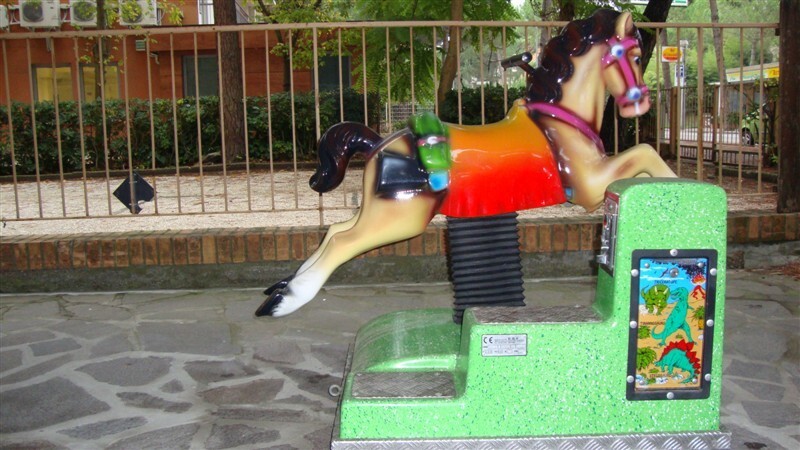 DONDOLANTE GIOSTRA CAVALLINO PER BAMBINI A MONETA CON CERIFICATO