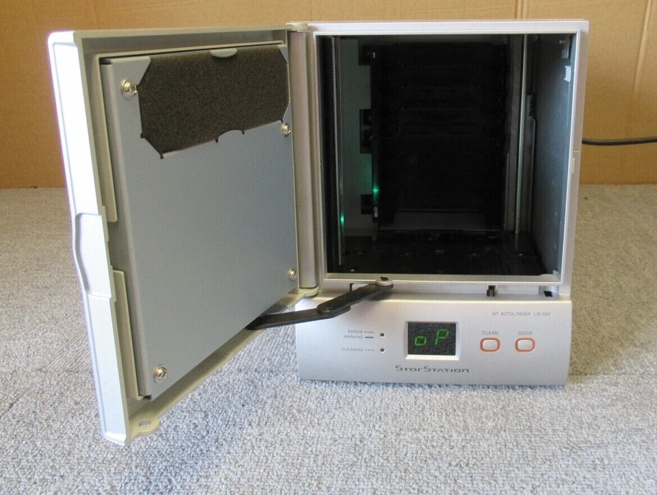 Sony StorStation LIB-D81 8 Slots 1 Drive Desktop AIT Autoloader Tape Library - Image 4 of 4
