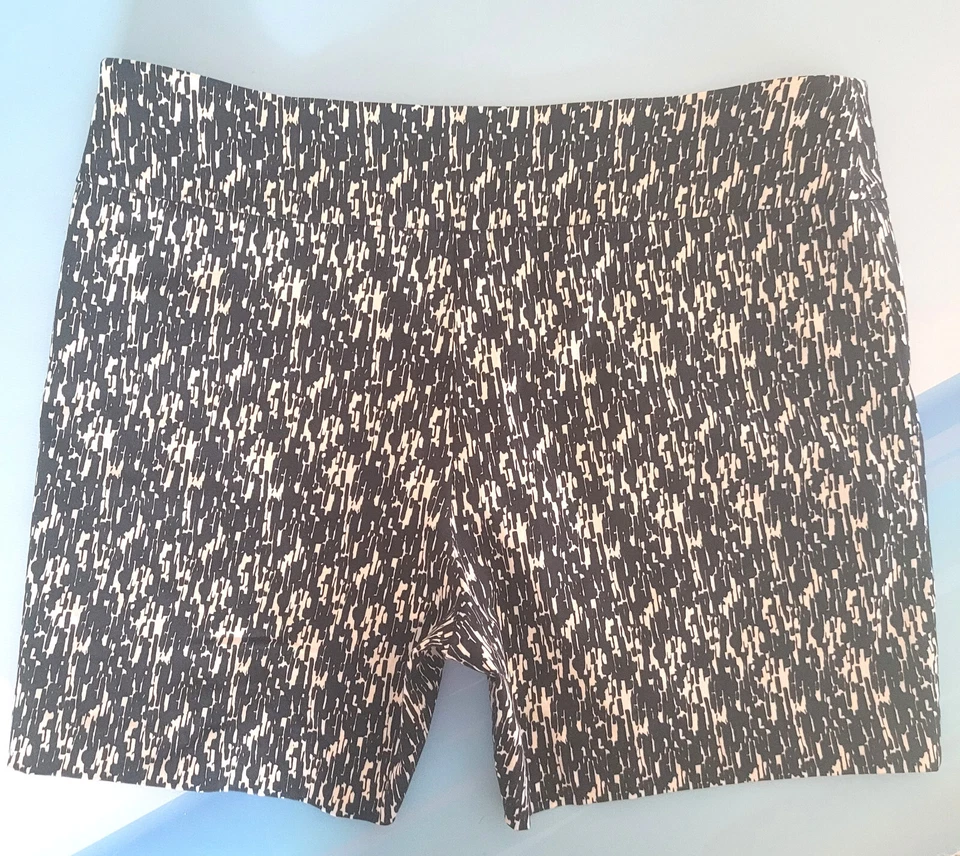 Pantalones Cortos Courtenay 16P Elastizados Negros Blancos Pull On Fácil Ancho Elástico Foto 4 de 4