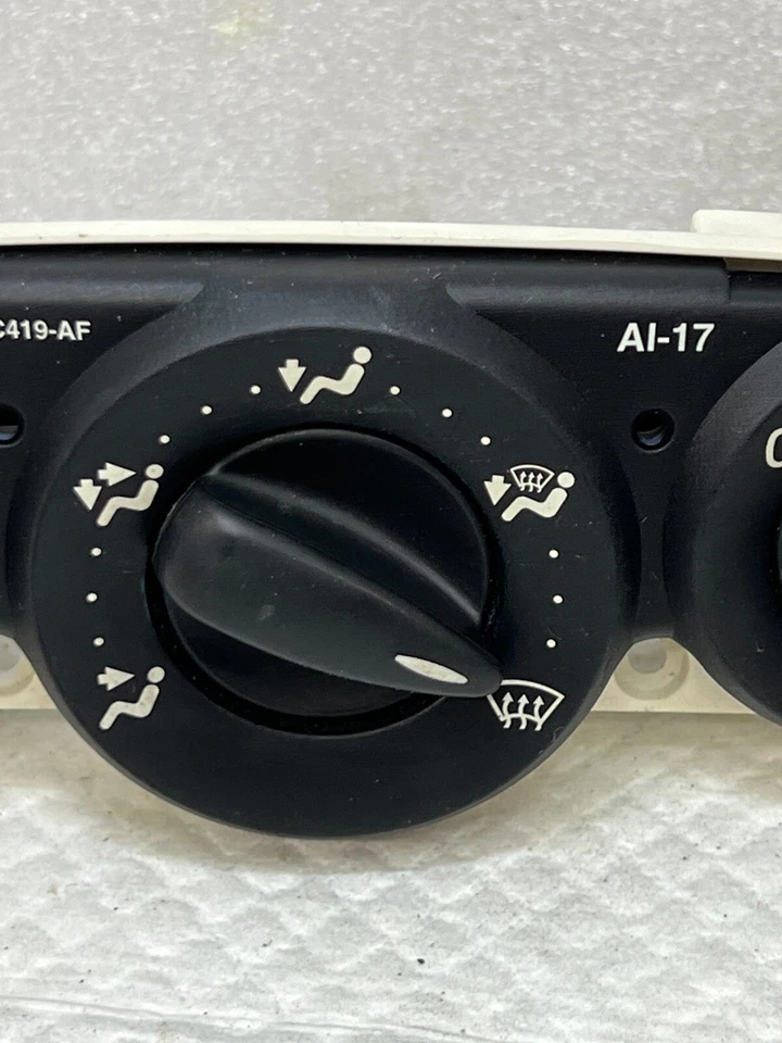 Ford Focus 2001 climatizador control de calefacción 98ab 180419 AE OEM (15) Foto 3 de 4