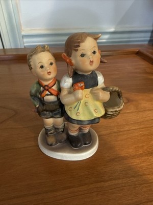 Hummel Goebel #49 3/0 ''To Market'' Figurine 4'' Tall TMK3