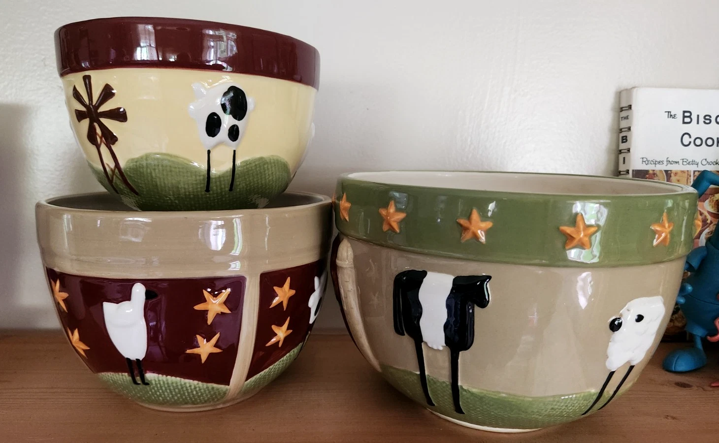 3 Nesting Mixing Bowls Embossed Stars Farm Animals Chicken Cow Farmhouse Cottage