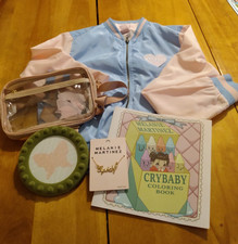 Melanie Martinez Cry Baby Sm Bomber Giacca, Collana, Libro e altri accessori