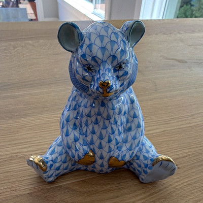 Herend Hand Painted Blue Fishnet Bear Porcelain Figurine 15361/VHB 1992