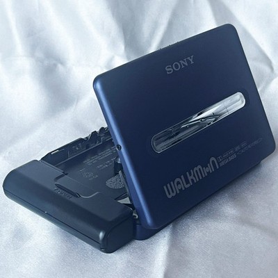 SONY WM-FX877 1999 W/Battery box Radio Walkman Cassette Player