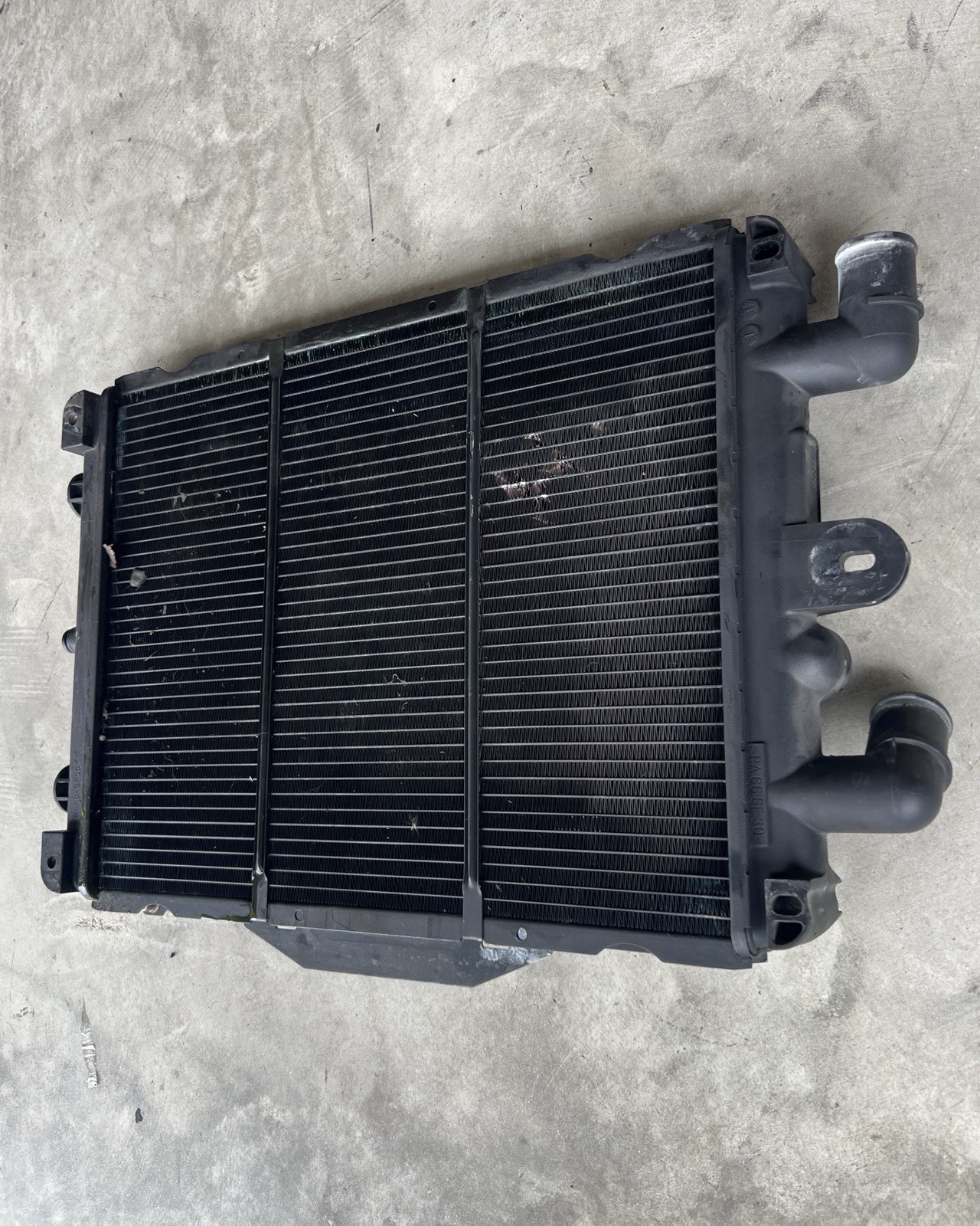 Ferrari F355 Left Radiator 848430F 157590 PA66-GF30 355