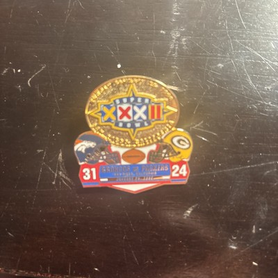 SUPER BOWL 32 ~ DENVER BRONCOS / PACKERS Final Score LAPEL PIN ~ Willabee & Ward