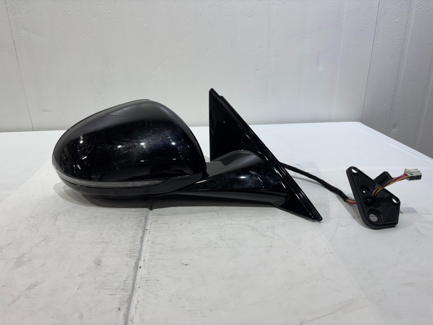 Aston Martin DB11 2017-2024 Right Side mirror P/N HY5317682AD