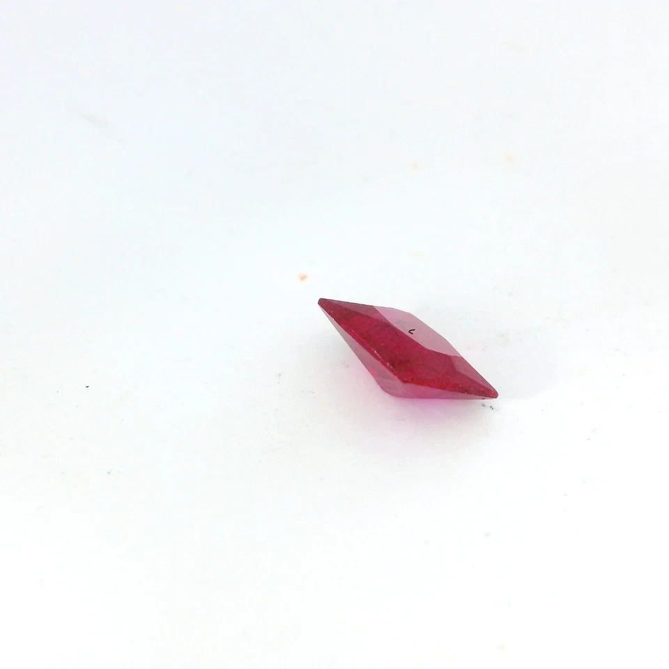 Pedra preciosa rubi solta corte esmeralda 2,63 ct criada em laboratório 9 x 7 mm - Imagem 3 de 4