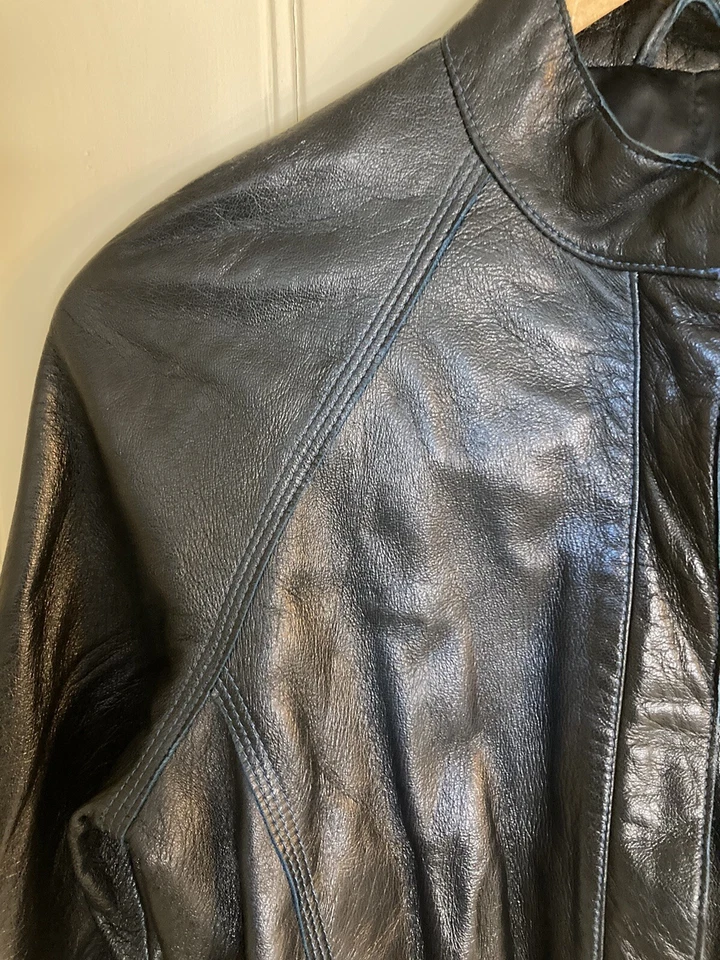 CHAQUETA BOMBER REISS MUJER NEGRA DE CUERO FLEXIBLE PUÑOS Y DOBLADILLO ELÁSTICOS S 10 Foto 3 de 4