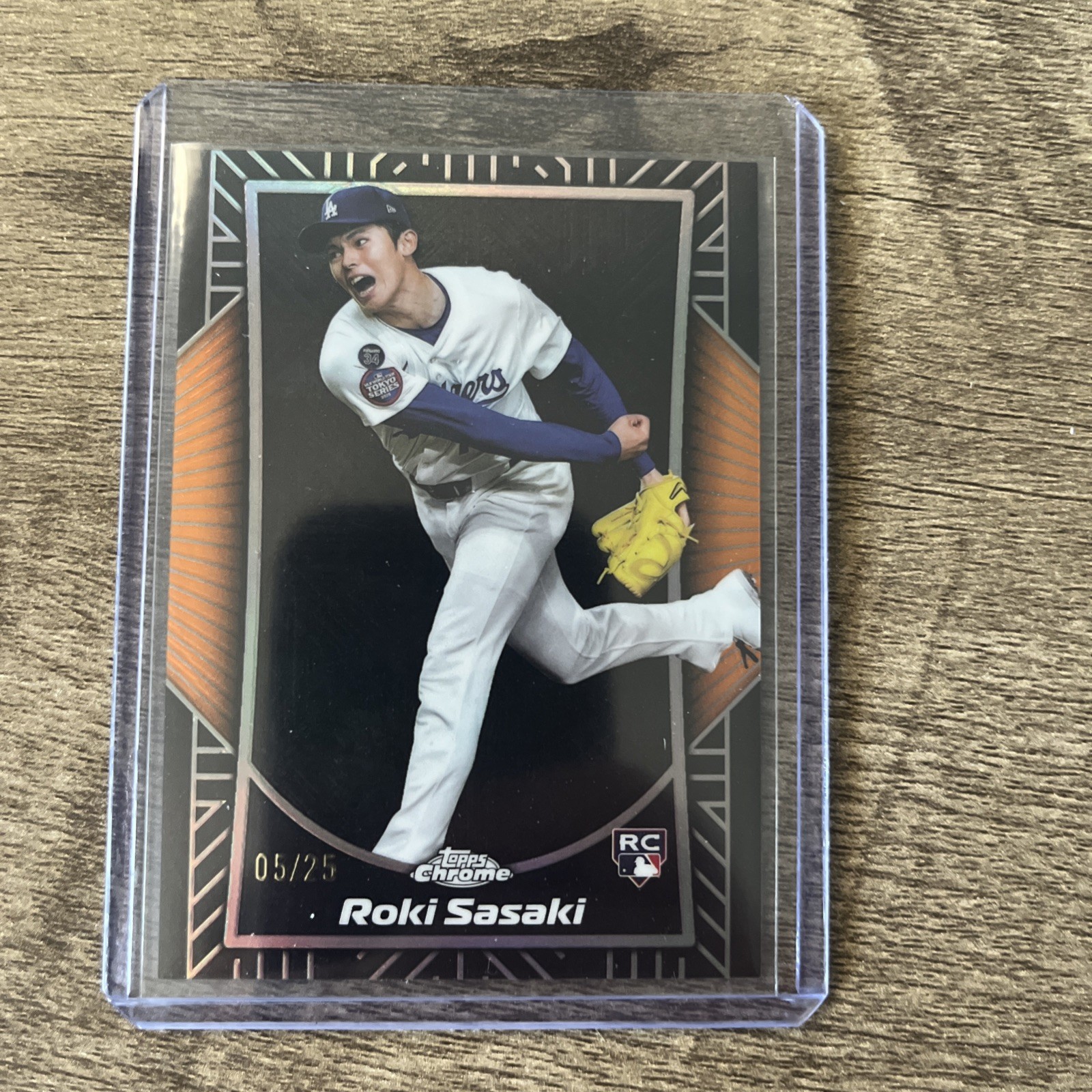 2025 Topps Chrome Roki Sasaki RC TRUE ORANGE Shadow Etch /25 Dodgers