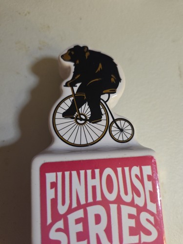 Sudwerk Tag Maniglia Serie Funhouse Bollitore Ceramica Acida Orso su Bicicletta - Foto 2 di 12