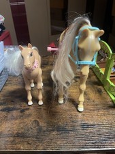 Mattel N1692 Barbie mit laufender Tawny und Baby Pferd Fohlen