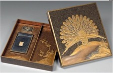 Suzuribako en laque mura nashiji et décorée en hira maki-e de laque or 