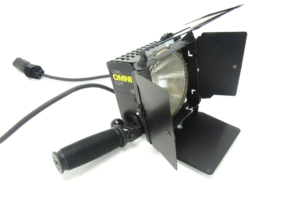 Lowel Pro, Omni & Tota 3 Light Portable Kit w/ 3 Uni TO Stands, Case, Umbrella + - Image 2 of 4