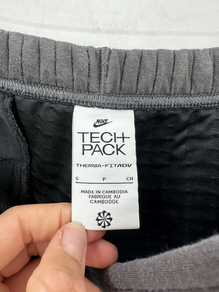 Pantalones de chándal Nike Sportswear Therma-FIT ADV Tech polar gris M's S pierna ancha Foto 3 de 4