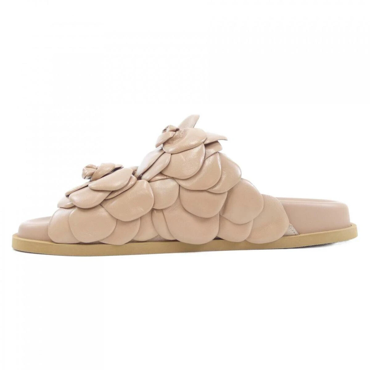 【関税&送料込】Valentino Garavani Sandals Beige Valentino Garavani Rockstud leather sandals in beige