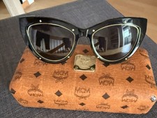 MCM603SA vonMCM, eine elegante Cat-Eye-Sonnenbrille fur Damen.