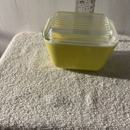 Vintage Pyrex Yellow Refrigerator Dish 501B 1-1/2 Cup with Lid