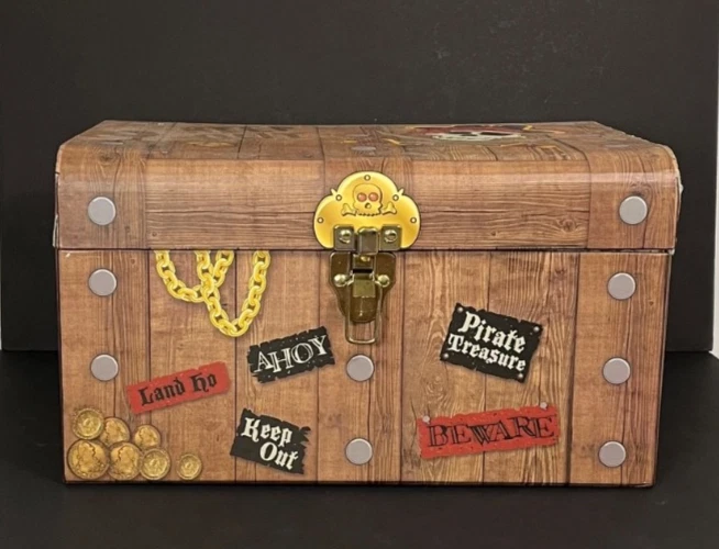 Unidad de almacenamiento de caja de juguetes estilo infantil pirata cartón Juvi Treasure Cofre Foto 4 de 4