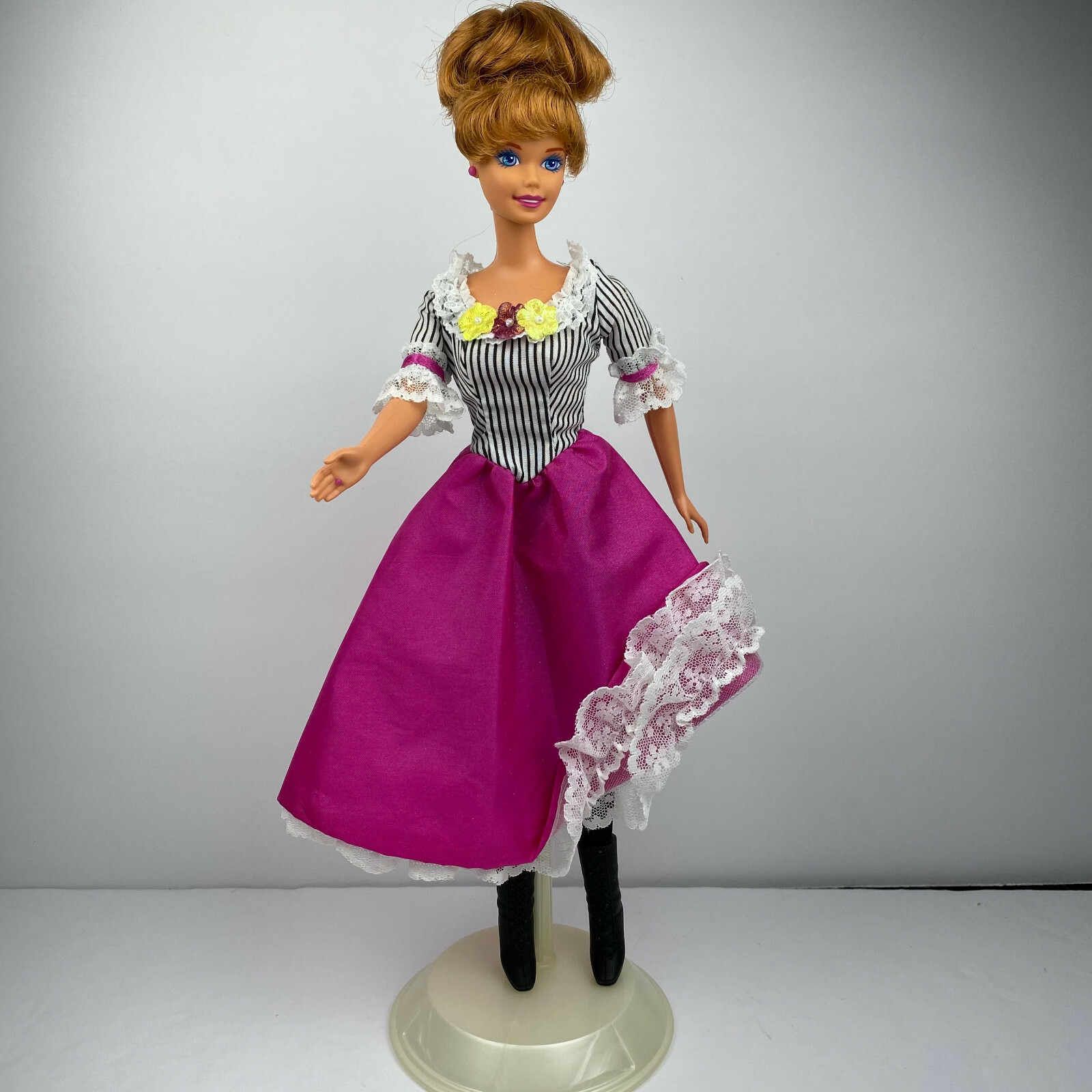 最安値挑戦!】 Collectible Barbie Doll Second Edition 本・音楽