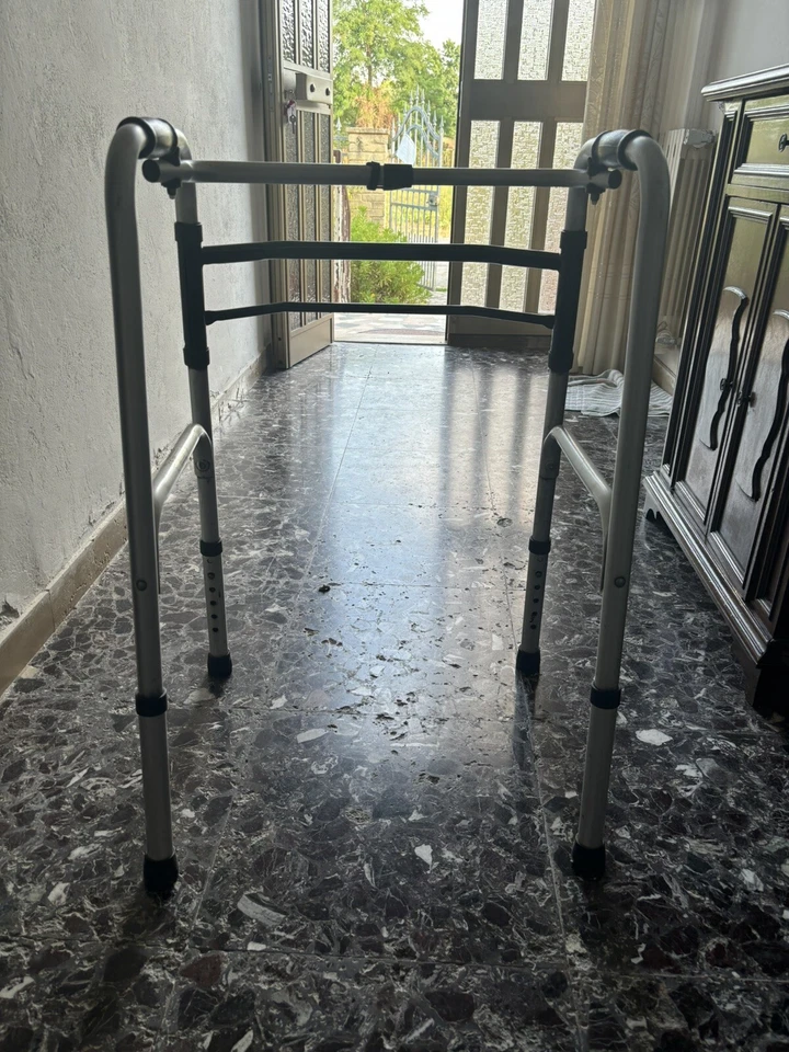 Deambulatore Pieghevole NO Ruote - Argento - Immagine 2 di 3