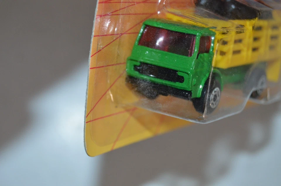 Литые под давлением сверхбыстрые прицепы для перевозки крупного рогатого скота грузовик и прицеп зеленые черные коровы - Изображение 3 из 4