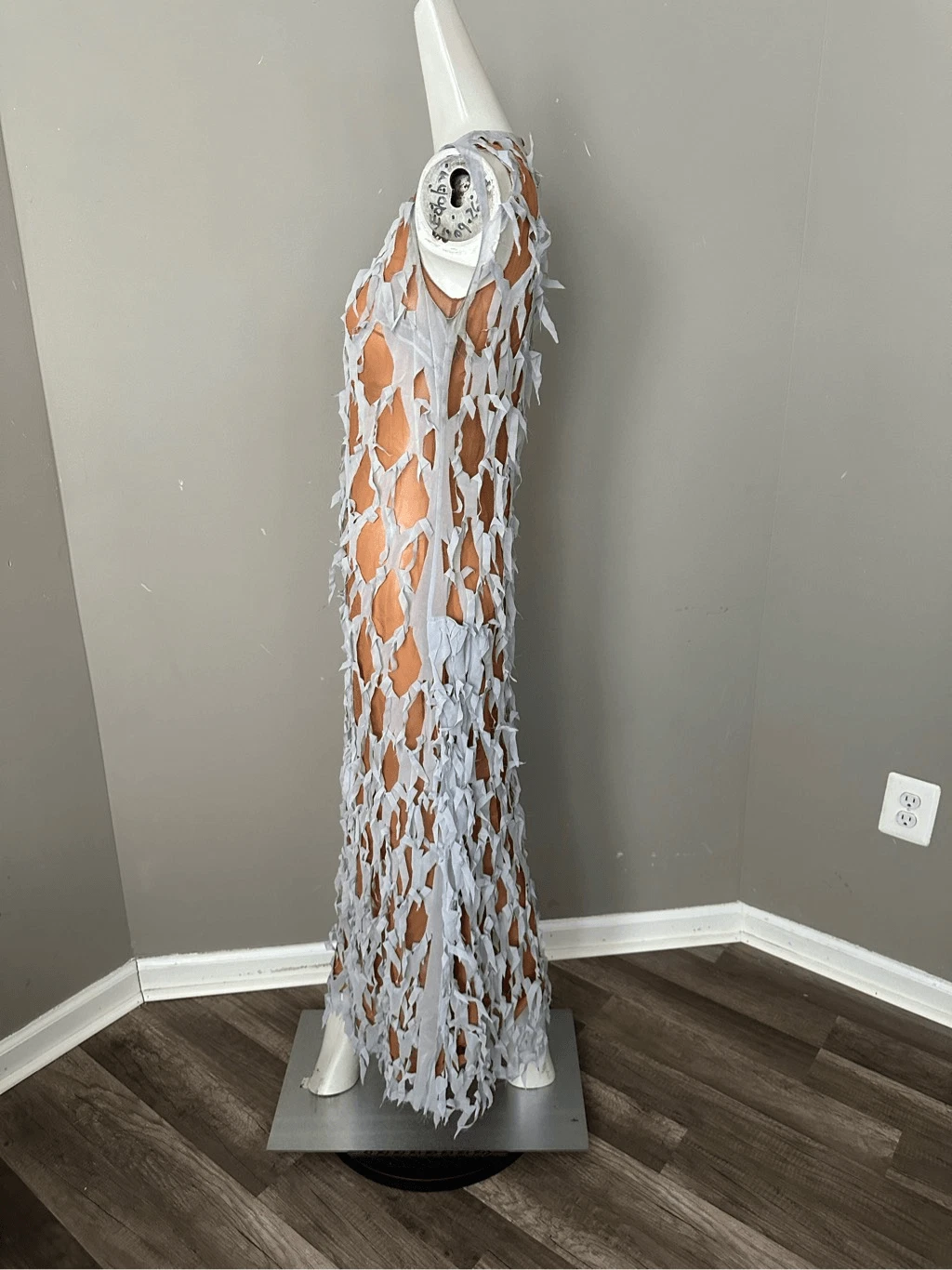 Maison Margiela Abito di seta ritagliato