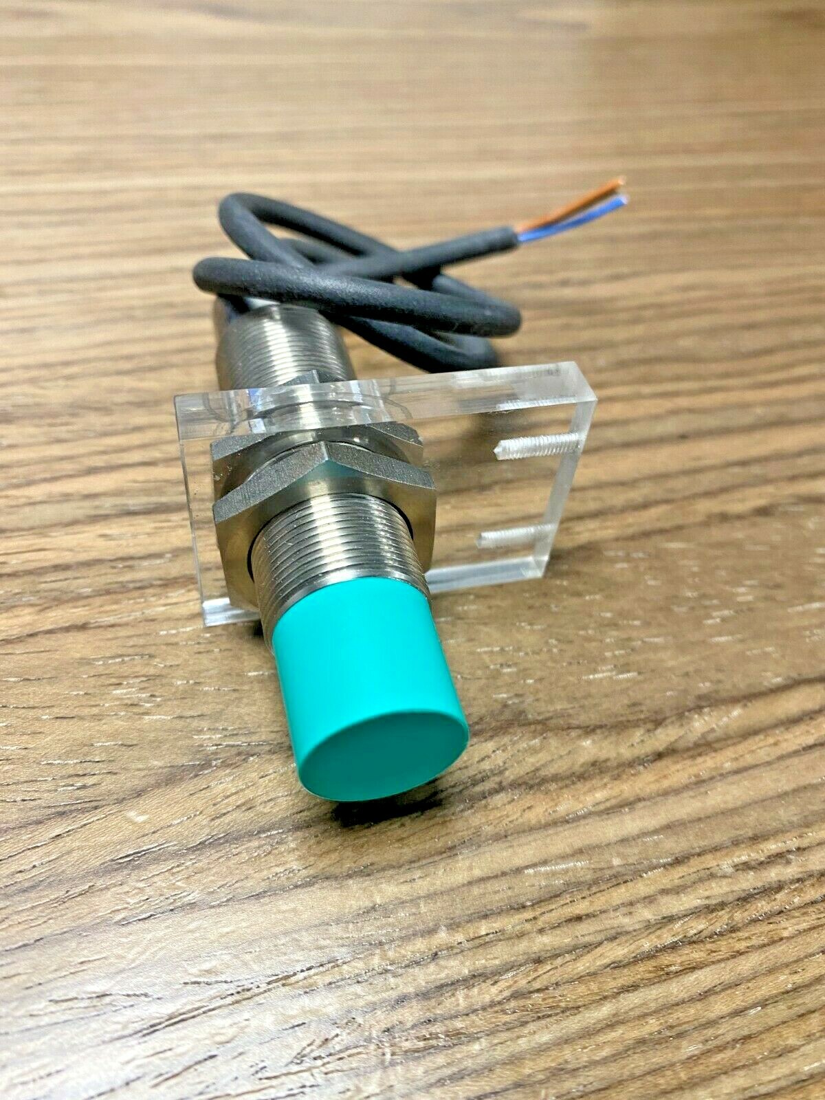 Détecteur capacitif industriel Pepperl + Fuchs CBN15-18GS75-E2-V1 capteur de proximité PNP NO