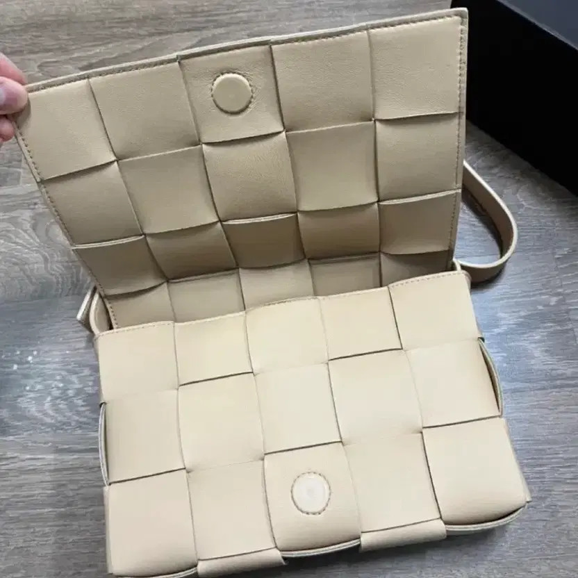 Bottega Veneta Cassette Bag - Beige, Excellent Condition thumbnail 3