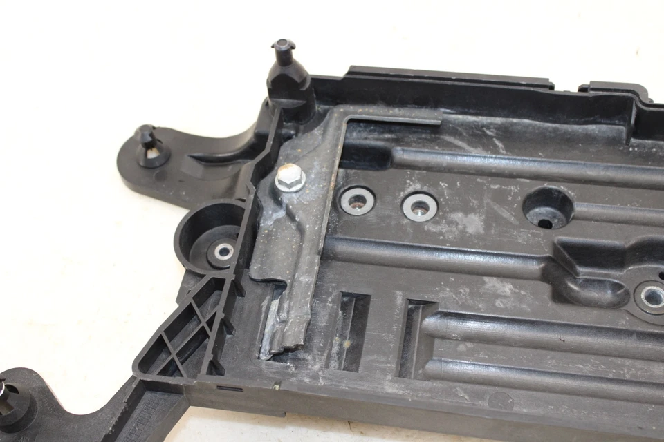 Bandeja de batería Volkswagen GTI 2015-2021 5Q0915331J OEM MH41 Foto 4 de 4