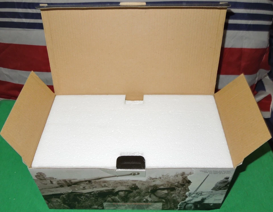 King & Country 2013 retirado 1:30 Segunda Guerra Mundial alemán 38(t) #204 tanque LE100 (WS224-3), NUEVO EN CAJA Foto 3 de 4