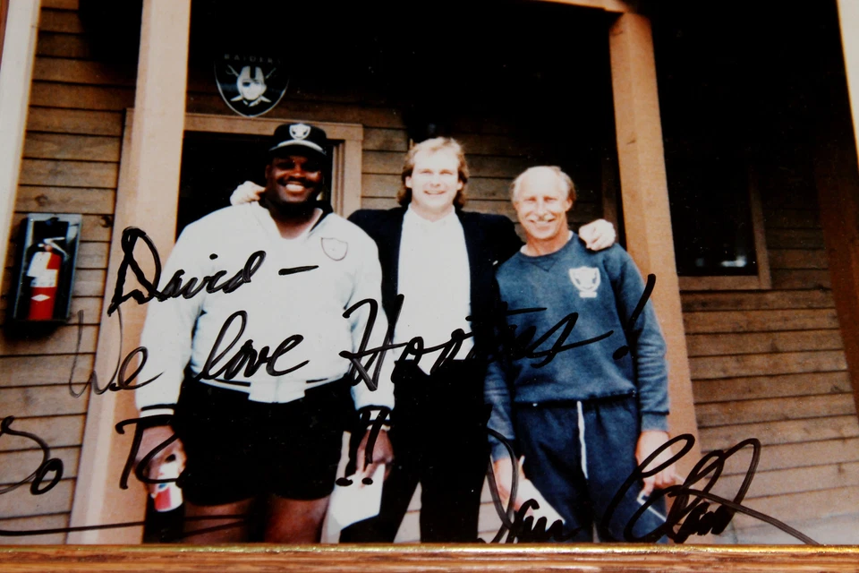 Oakland Los Angeles Raiders Art Shell Fred Biletnikoff Dan Clark Firmado Hooters Foto 2 de 2