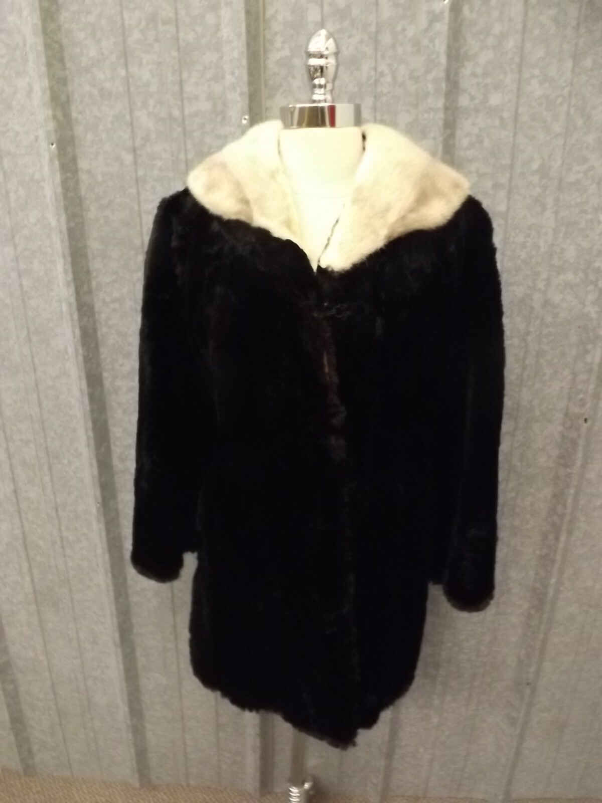 ALTRA Cappotto di pelliccia originale vintage nero jet lussuosamente morbido con colletto visone argento taglia M L