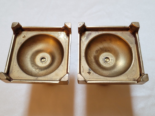 Set 2 portacandele con piedistallo in ottone 7/8" diam candela max marcato "W" usato ottime condizioni - Foto 5 di 9